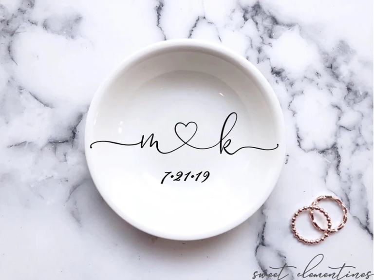 18 Cricut Wedding Gift Ideas every Couple will Love