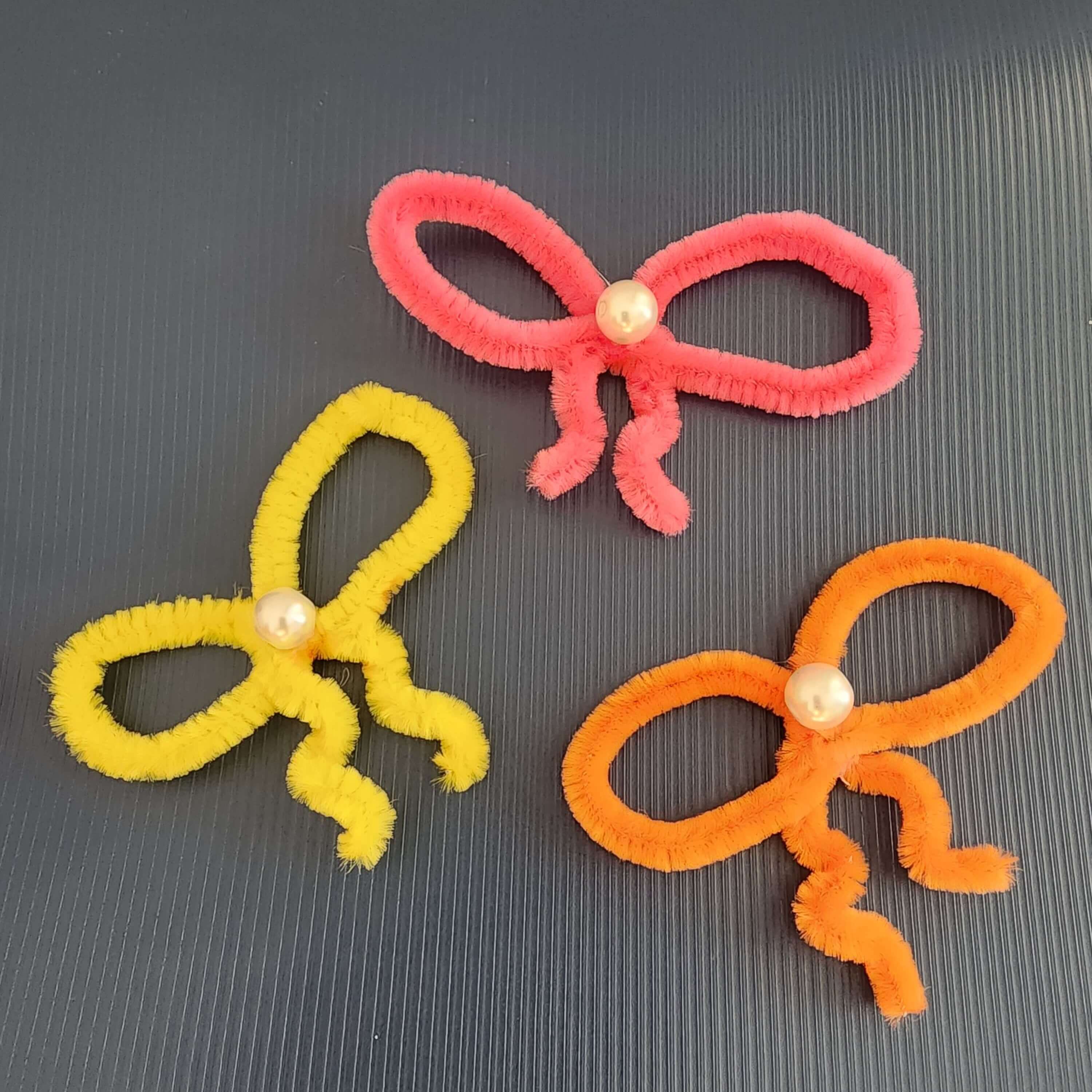 Pipe cleaner bows